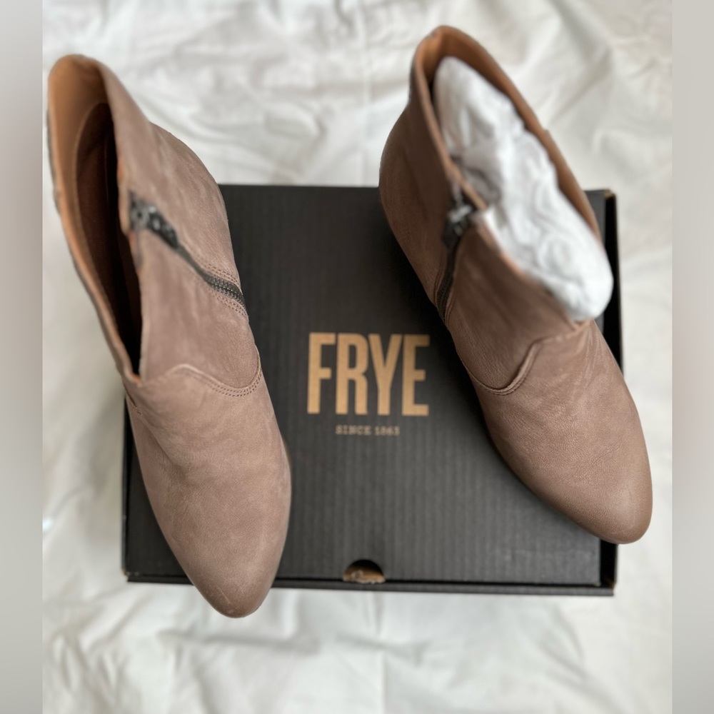 FRYE JUDITH SEAM BOOTIE GREY SIZE 8